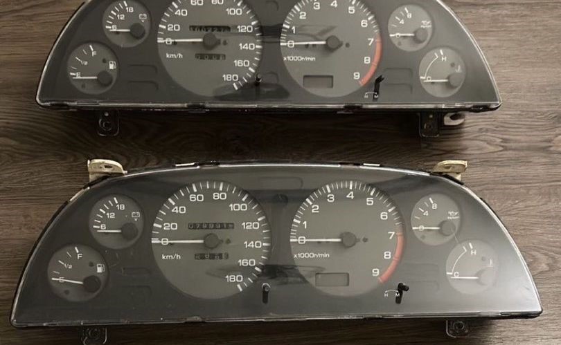 Skyline R32 Gauge Clusters